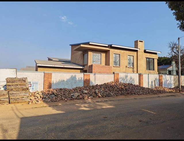 4 BEDROOM HOUSE FOR SALE IN LYNNWOOD GLEN